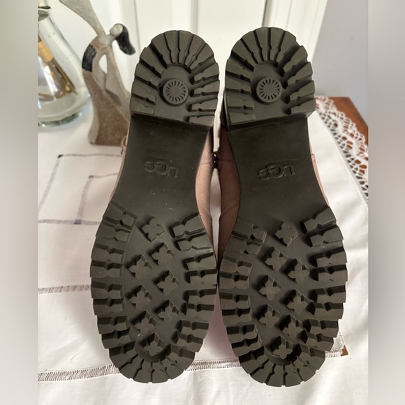 UGG Suede and Shearling Block Heeled Boots with Fur Trim Size 9 NWOT - Picture 3 of 7